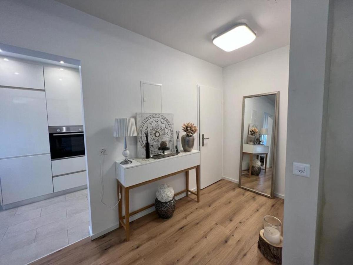 Stylish 1-Bedroom Condo Close To Exhibition Square Basel Bagian luar foto