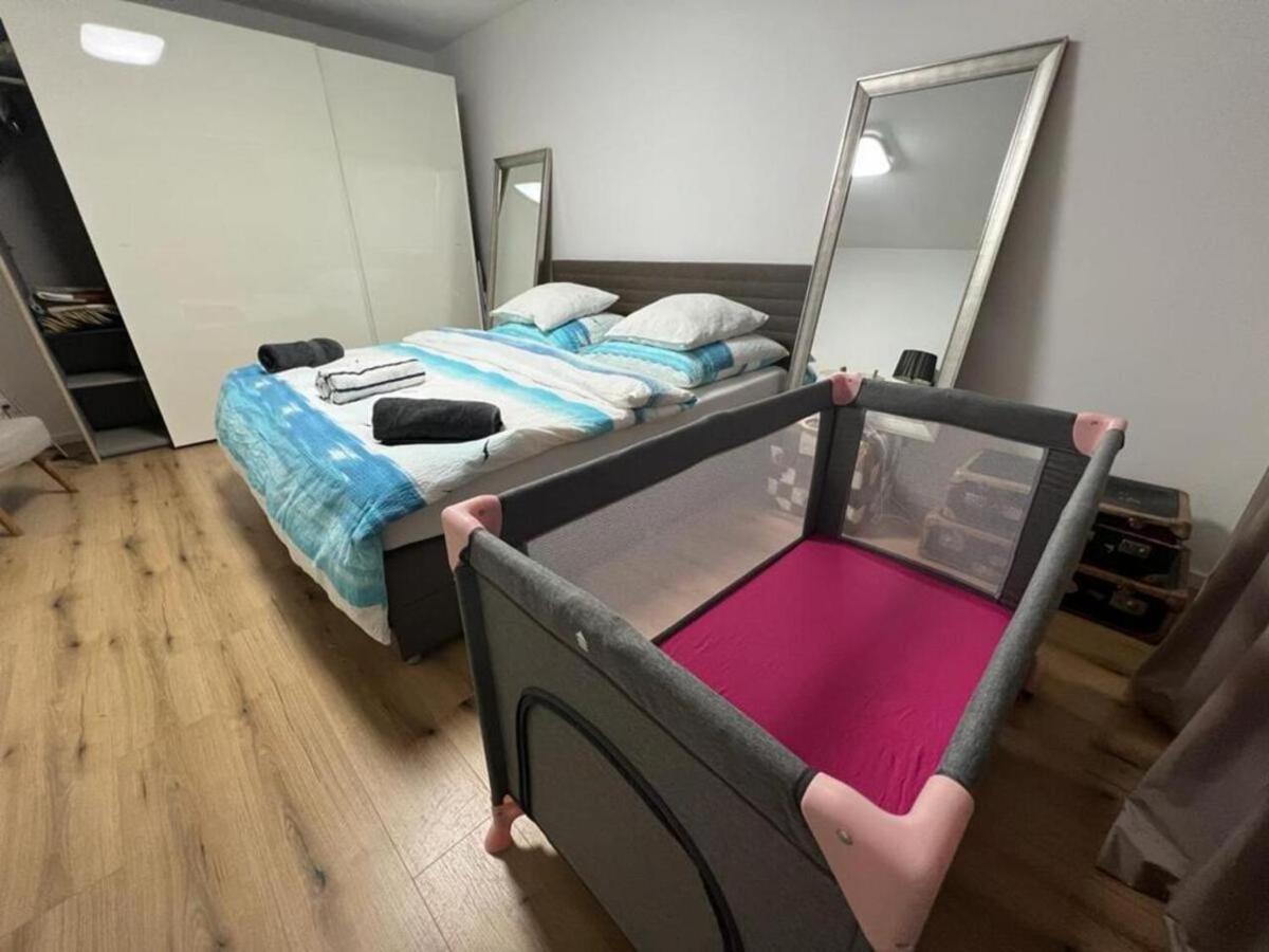 Stylish 1-Bedroom Condo Close To Exhibition Square Basel Bagian luar foto