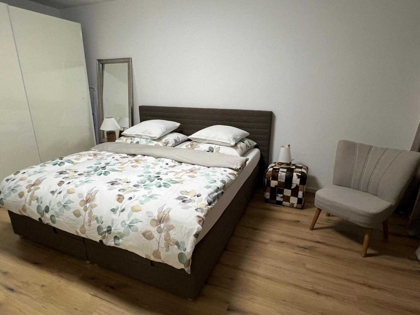 Stylish 1-Bedroom Condo Close To Exhibition Square Basel Bagian luar foto